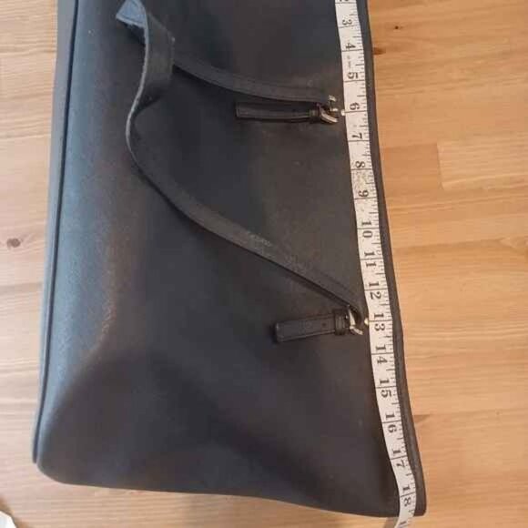 Michael Kors Jet Set Tote- Large, Black - Picture 5 of 9